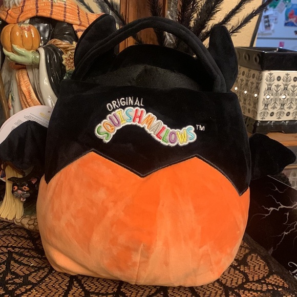 EMILY 🦇 Pumpkin Bat Candy Pail Halloween 2023 Original Squishmallow ☆》NWT《☆ - Picture 8 of 8